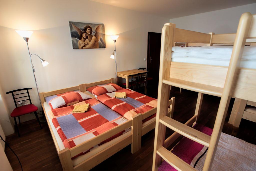 Hostel Singer Pub Ceske Budejovice Room photo