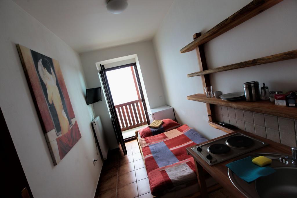 Hostel Singer Pub Ceske Budejovice Room photo
