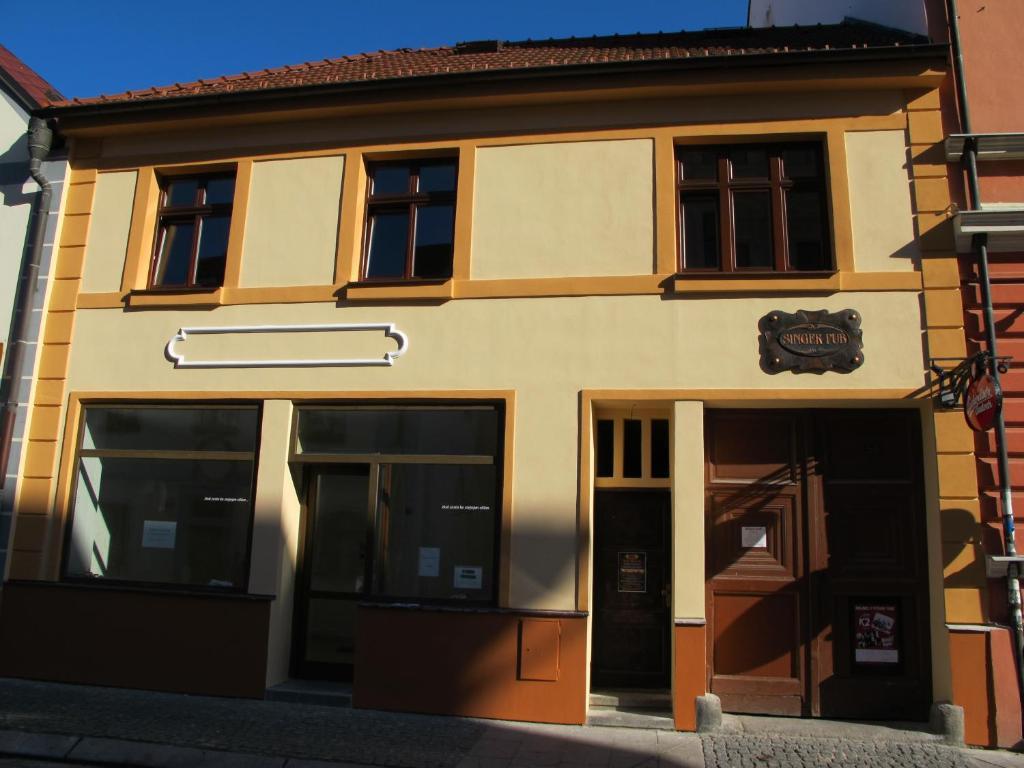 Hostel Singer Pub Ceske Budejovice Exterior photo